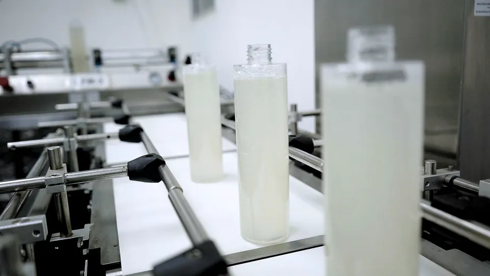 Filling line at the T-BIOMAX factory